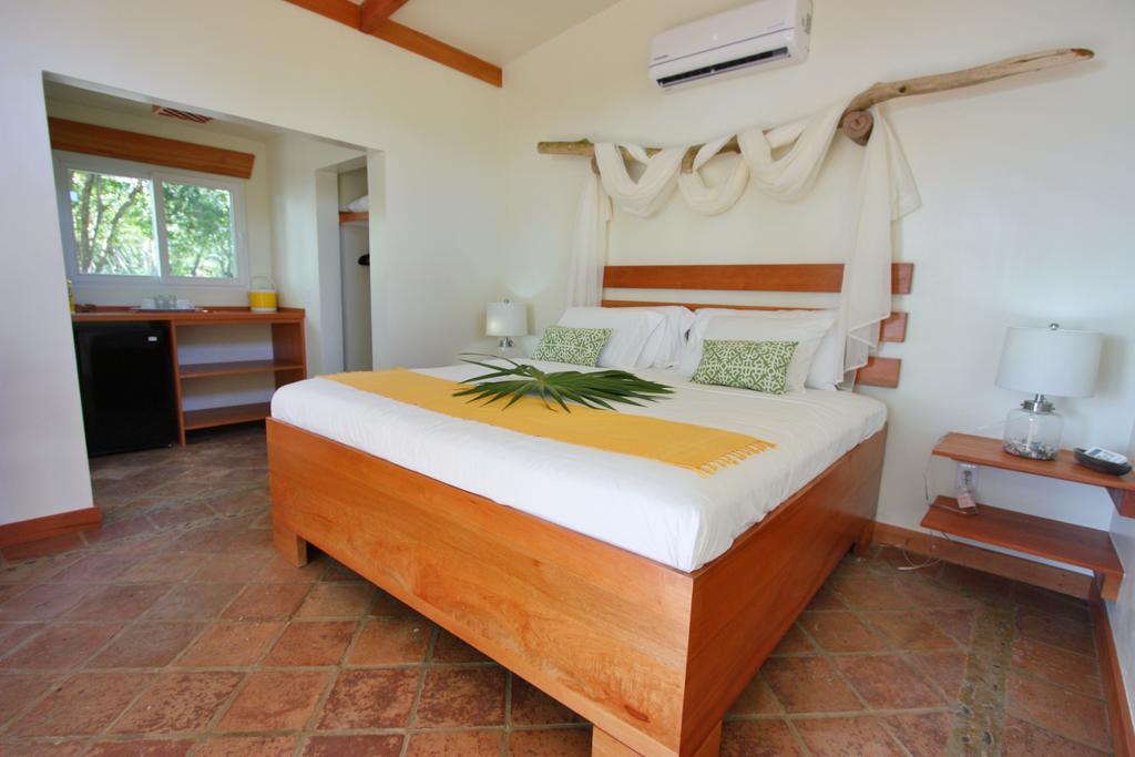 Coral Beach Village Resort Útila Eksteriør billede