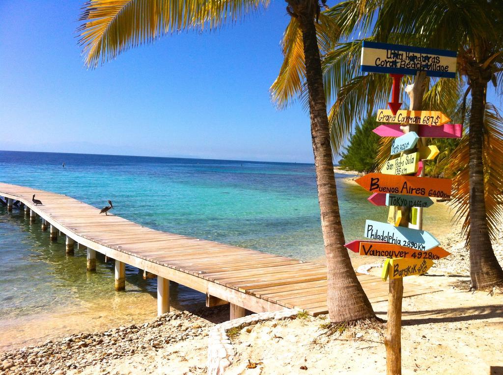 Coral Beach Village Resort Útila Eksteriør billede